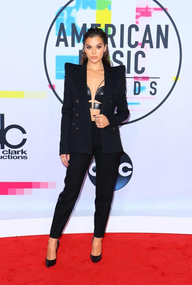 Hailee Steinfeld at the AMAs, Pic: Capture Pix/REX/Shutterstock (9229244br) 